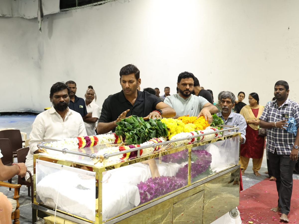 Rajinikanth_20And_20Suriya_20Vishal_20and_20more_20pay_20homage_20to_20AVM_20Saravanan__20_286_29.jpg 6