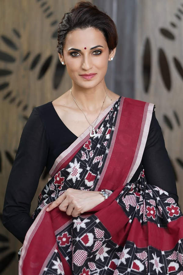 Samanthas_20friend_20Shilpa_20Reddy_20looks_20beautiful_20in_20A_20colorful_20saree_20Photos_20_2811_29.jpg 12