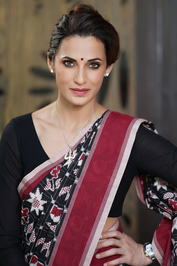 Samanthas_20friend_20Shilpa_20Reddy_20looks_20beautiful_20in_20A_20colorful_20saree_20Photos_20_2816_29.jpg 17