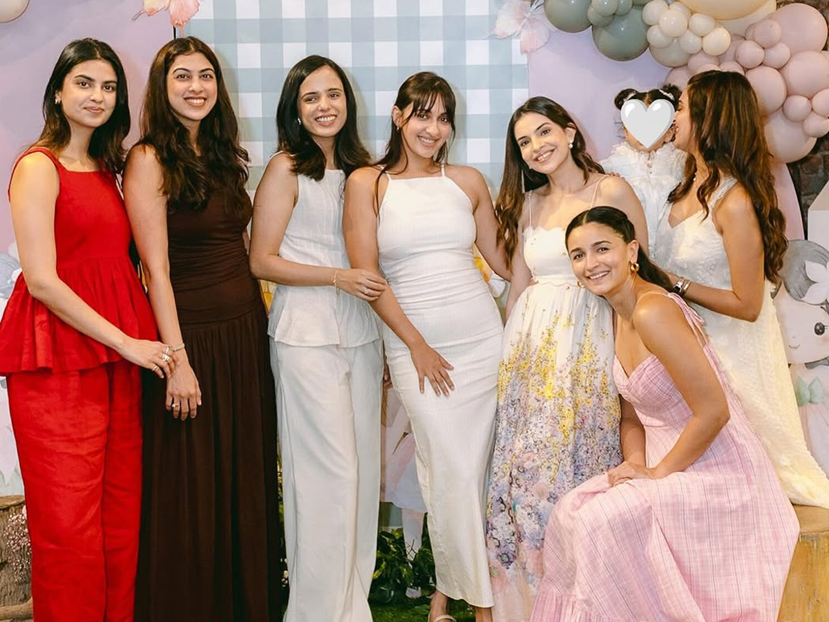 Alia_20Bhatt_20shares_20glimpses_20of_20griha_20pravesh_20puja_20with_20Ranbir_20Kapoor_20Photos_20_284_29.jpg 6