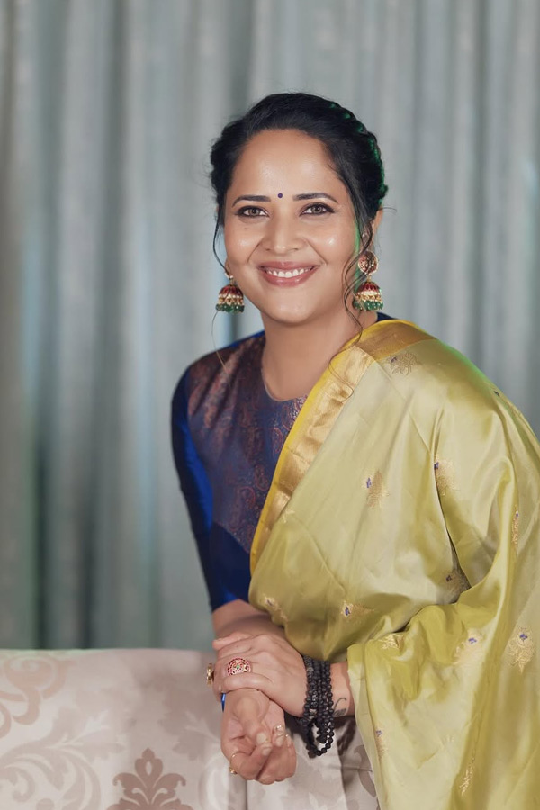 Anasuya_20Bharadwaj_20Stunning_20Looks_20In_20Saree_20Photos_20_2810_29.jpg 11