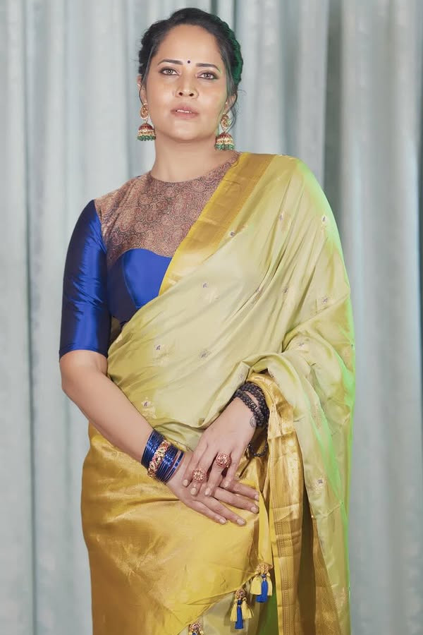 Anasuya_20Bharadwaj_20Stunning_20Looks_20In_20Saree_20Photos_20_2811_29.jpg 12