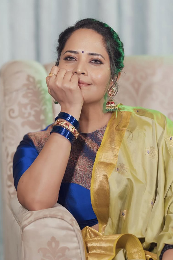 Anasuya_20Bharadwaj_20Stunning_20Looks_20In_20Saree_20Photos_20_2812_29.jpg 13