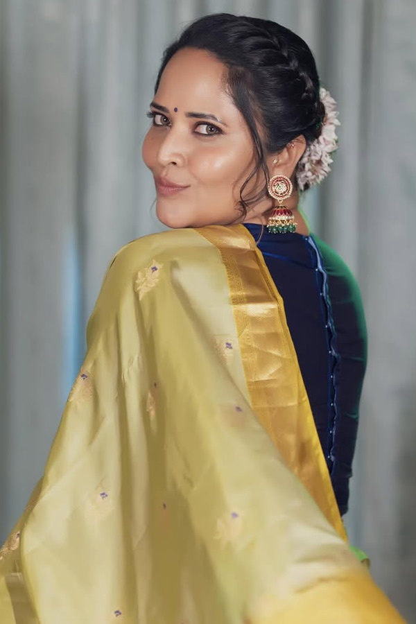 Anasuya_20Bharadwaj_20Stunning_20Looks_20In_20Saree_20Photos_20_2813_29.jpg 14