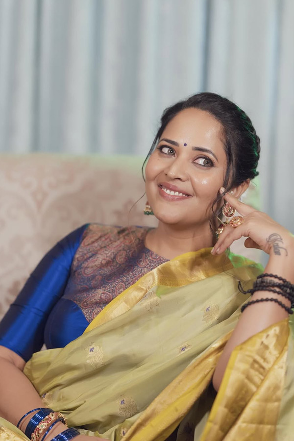 Anasuya_20Bharadwaj_20Stunning_20Looks_20In_20Saree_20Photos_20_281_29.jpg 2