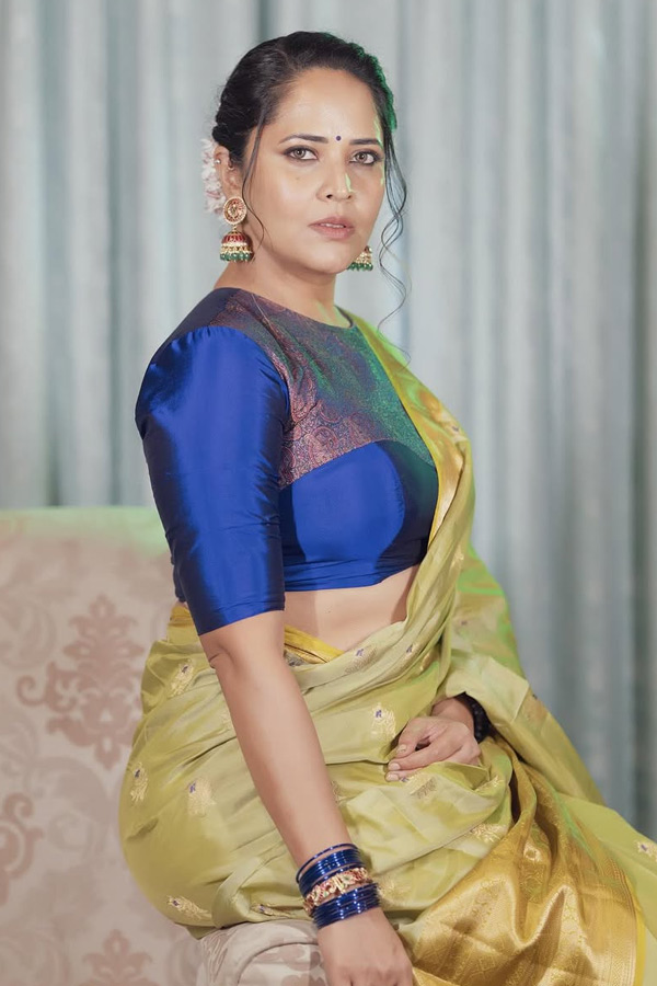 Anasuya_20Bharadwaj_20Stunning_20Looks_20In_20Saree_20Photos_20_282_29.jpg 3
