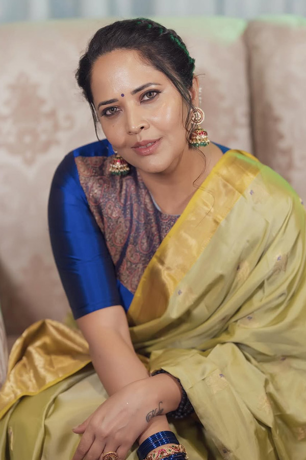 Anasuya_20Bharadwaj_20Stunning_20Looks_20In_20Saree_20Photos_20_283_29.jpg 4
