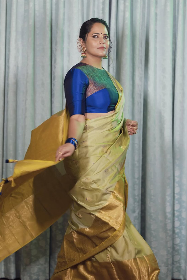 Anasuya_20Bharadwaj_20Stunning_20Looks_20In_20Saree_20Photos_20_284_29.jpg 5