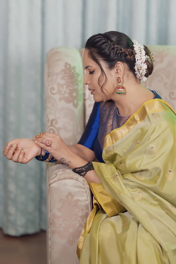 Anasuya_20Bharadwaj_20Stunning_20Looks_20In_20Saree_20Photos_20_286_29.jpg 7