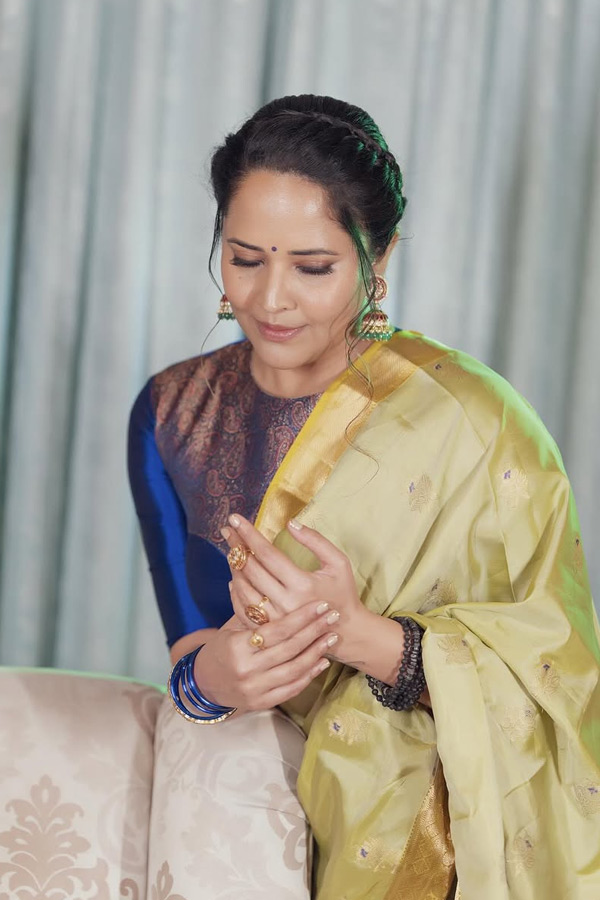 Anasuya_20Bharadwaj_20Stunning_20Looks_20In_20Saree_20Photos_20_287_29.jpg 8