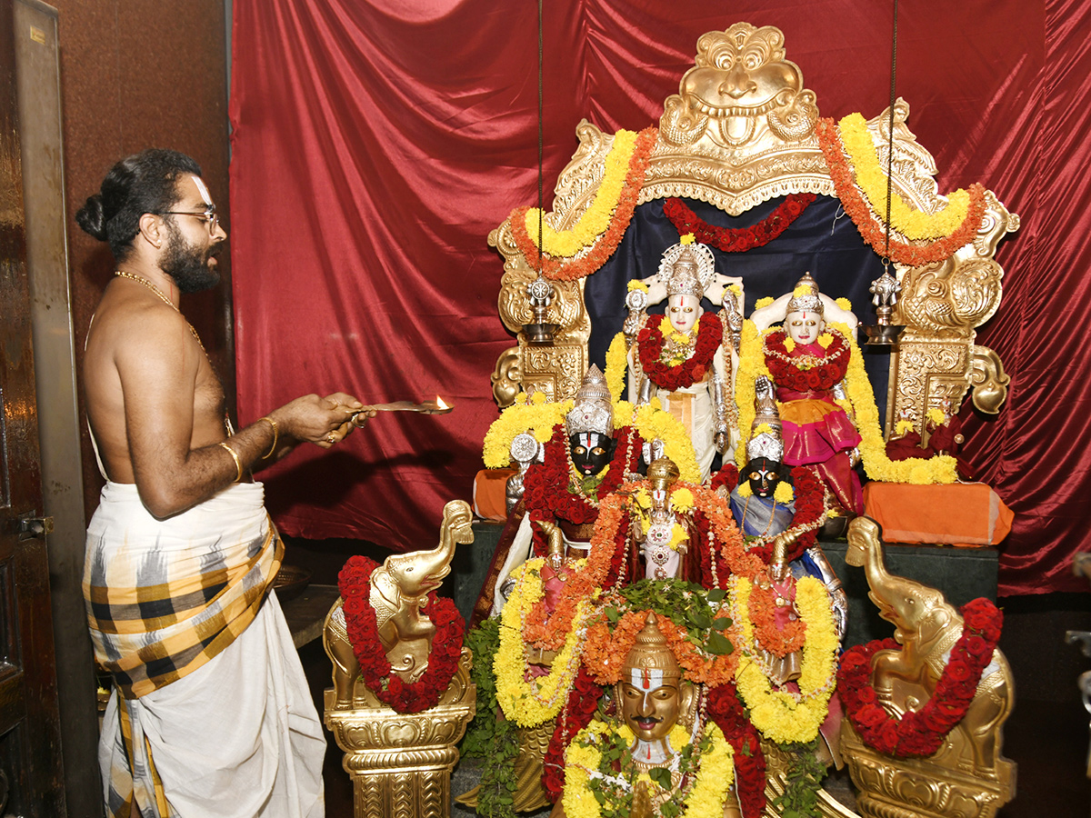 Sri_20Kanaka_20Mahalakshmi_20Ammavari_20Margasira_20Masotsavalu_20In_20Visakhapatnam__20_281_29.jpg 1