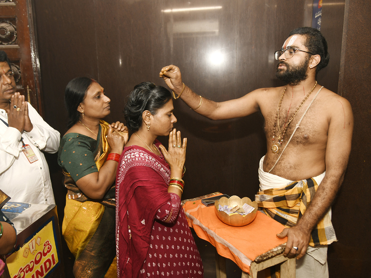Sri_20Kanaka_20Mahalakshmi_20Ammavari_20Margasira_20Masotsavalu_20In_20Visakhapatnam__20_288_29.jpg 8