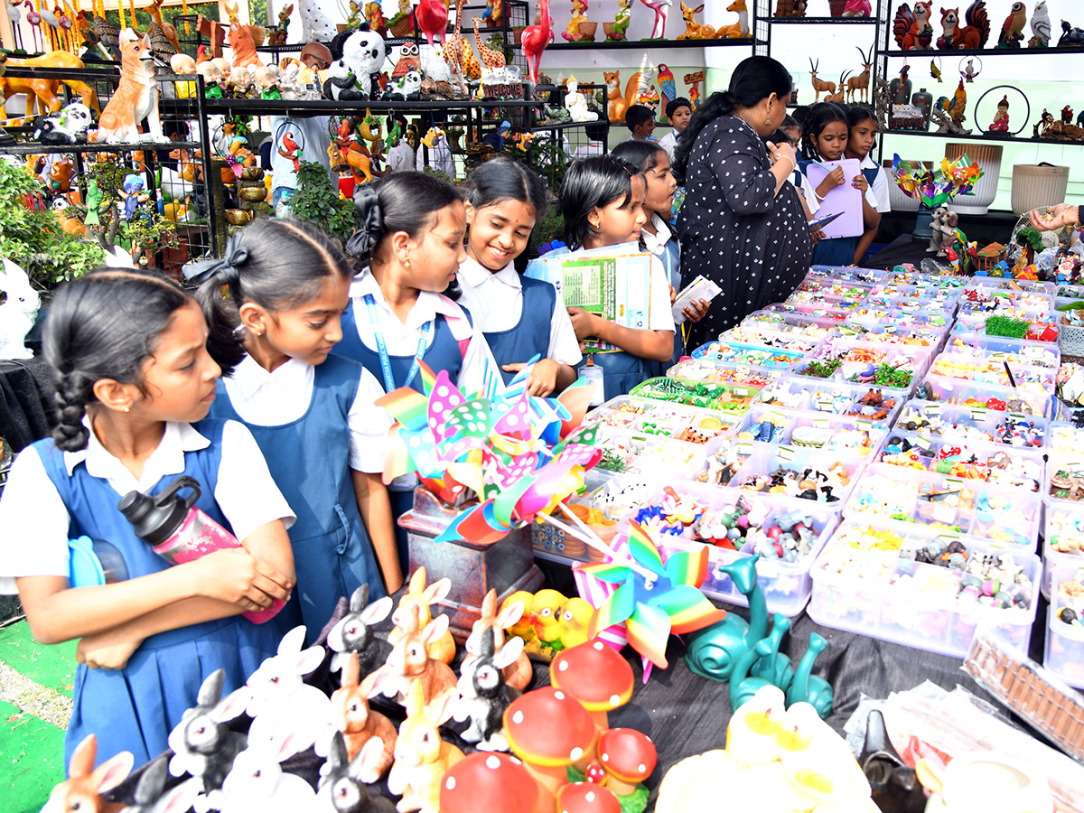Impressive_20fruit_20and_20flower_20display_20at_20Vijayawada__20_282_29.jpg 2