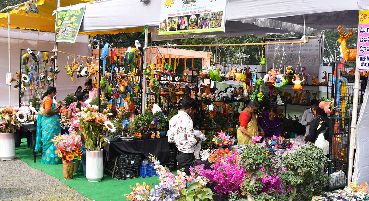 Impressive_20fruit_20and_20flower_20display_20at_20Vijayawada__20_284_29.jpg 4