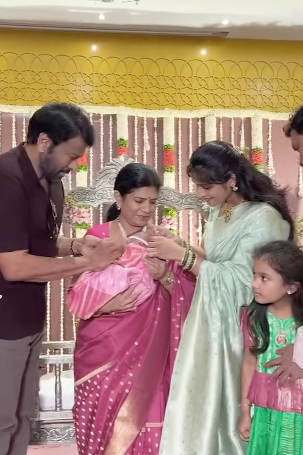 Megastar_20Chiranjeevi_20And_20Surekha_20Attend_20His_20Manager_20Swamynath_20Daughter_20Naming_20Ceremony_20Photo_20_288_29.jpg 5