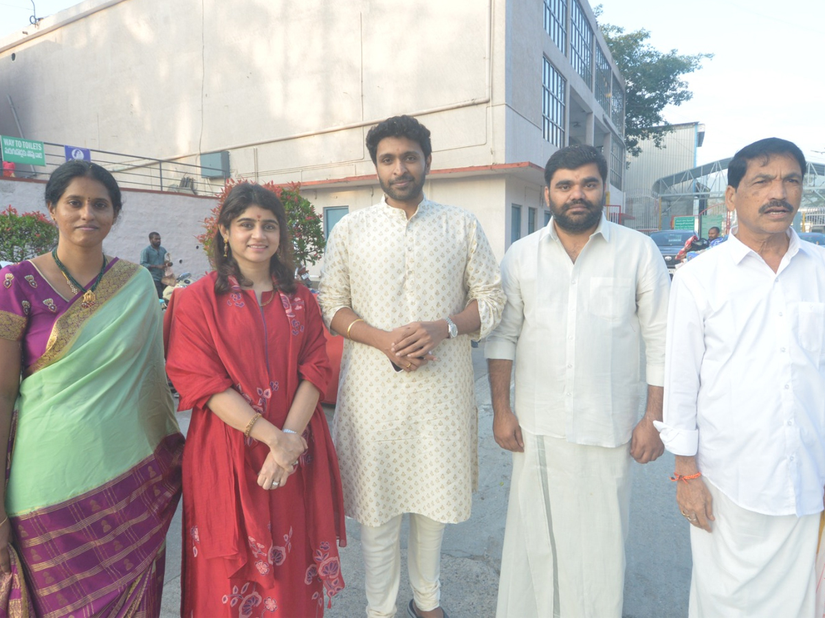 Actor_20Vikram_20Prabhu_20And_20Lakshmi_20Ujjaini_20Visited_20Tirumala_20Photos_20_288_29.jpg 9
