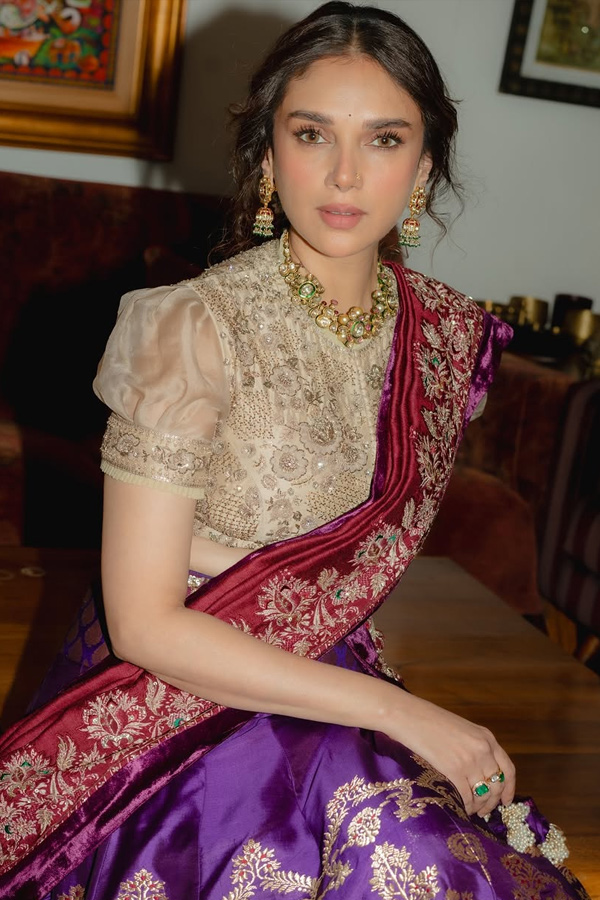 Aditi_20Rao_20Hydari_20Looks_20Stunning_20In_20Her_20Natural_20Beauty_20Photos_20_288_29.jpg 9