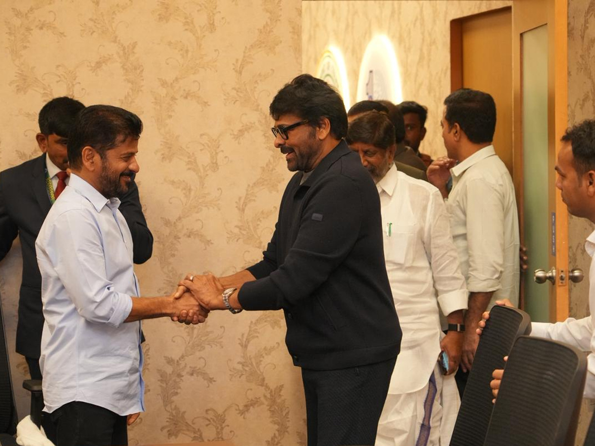 TFI_20Stars_20Meets_20CM_20Revanth_20Reddy_20Photos_20_281_29.jpg 2