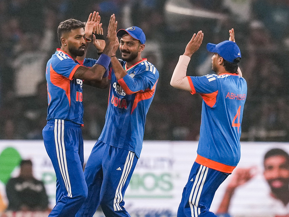 First_20T20_20cricket_20match_20between_20India_20and_20South_20Africa_20at_20Barabati_20Stadium__20_2815_29.jpg 15