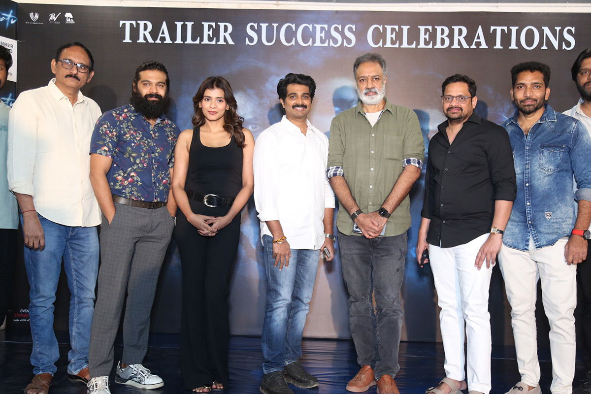 Hebah_20Patel_20Eesha_20Movie_20Trailer_20Success_20Celebrations__20_286_29.jpg 6