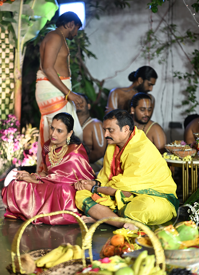 Producer_20Bandla_20Ganesh_20Family_20at_20Srinivasa_20Kalyanam_20Photos__20_2823_29.jpg 23