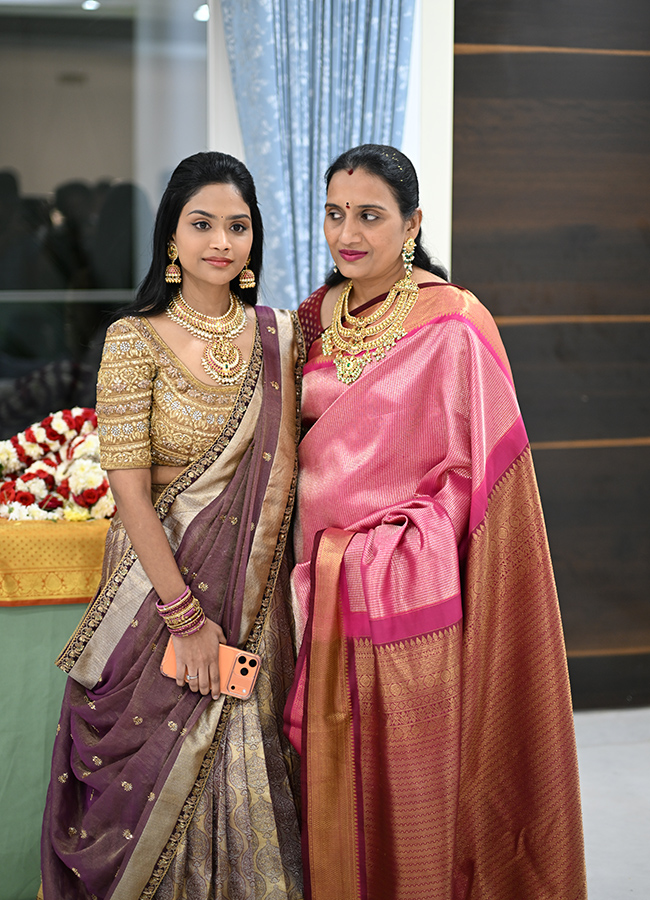 Producer_20Bandla_20Ganesh_20Family_20at_20Srinivasa_20Kalyanam_20Photos__20_2824_29.jpg 24