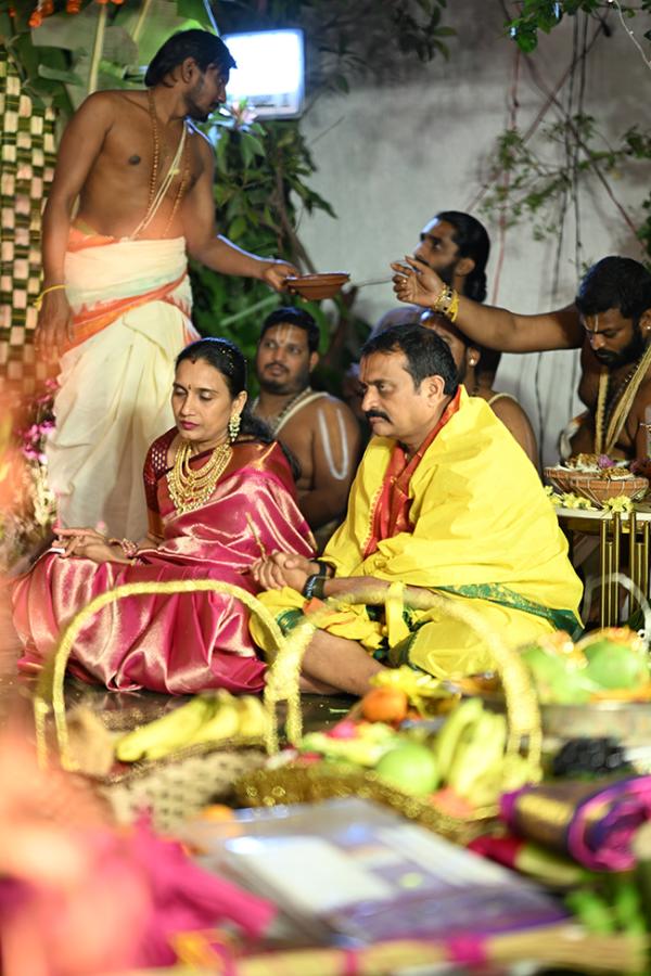 Producer_20Bandla_20Ganesh_20Family_20at_20Srinivasa_20Kalyanam_20Photos__20_285_29.jpg 5