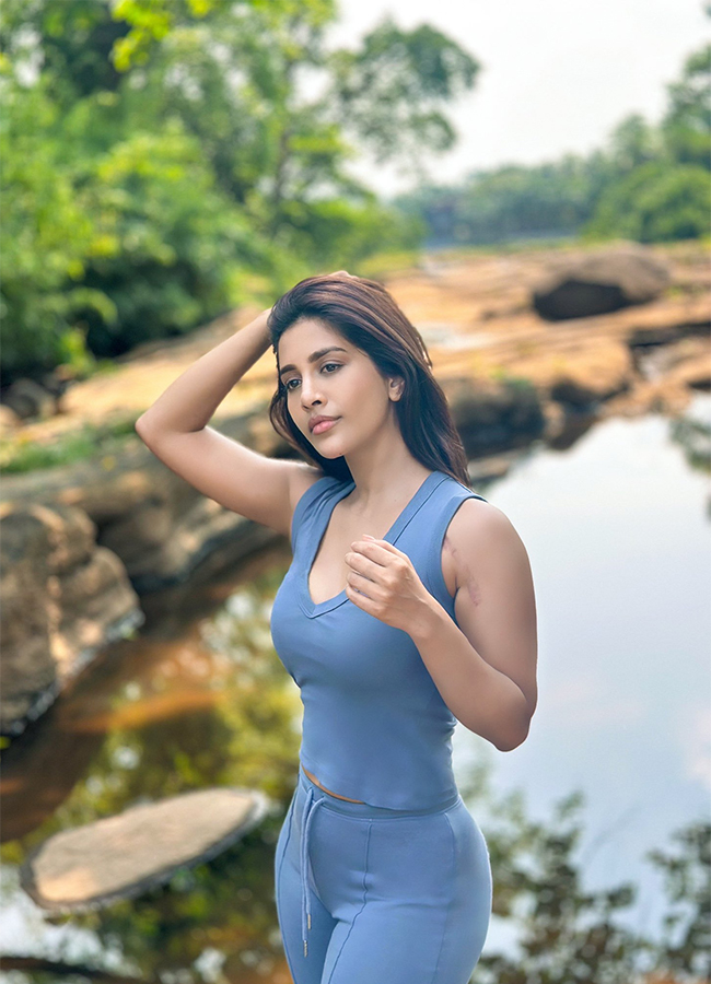 Tollywood_20Actress_20Nabha_20Natesh_20Birthday_20Special_20HD_20Pics__20_2814_29.jpg 14