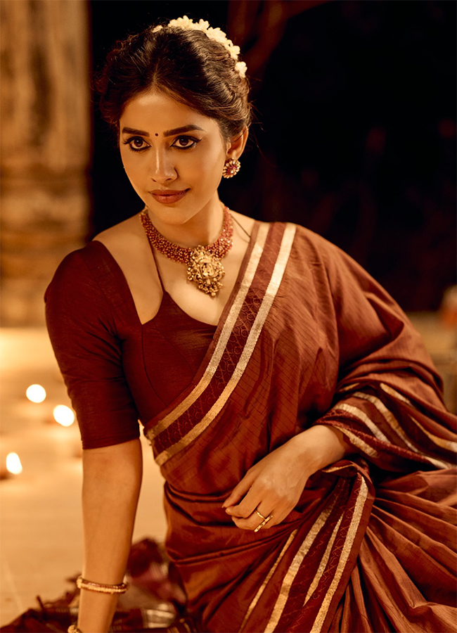 Tollywood_20Actress_20Nabha_20Natesh_20Birthday_20Special_20HD_20Pics__20_282_29.jpg 2