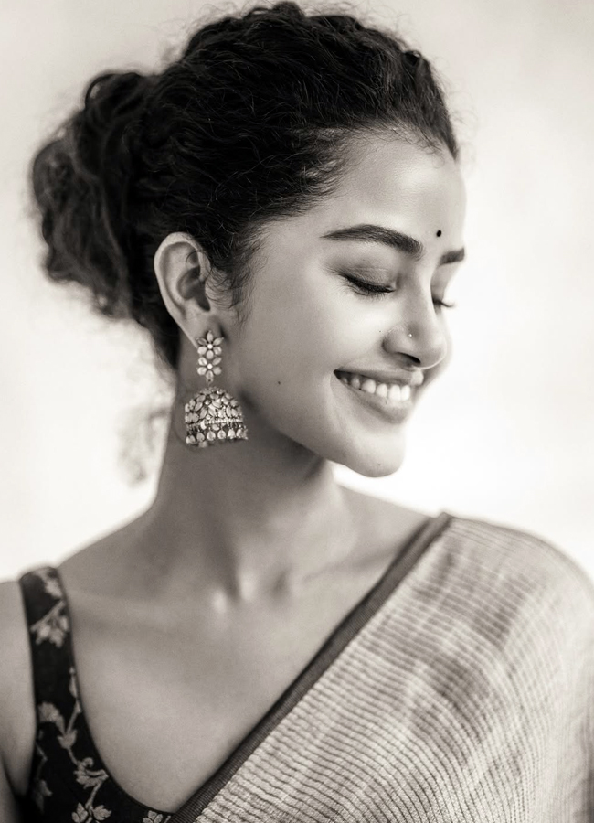 Anupamaparameswaran11.jpg 12