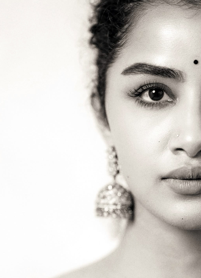 Anupamaparameswaran4.jpg 5