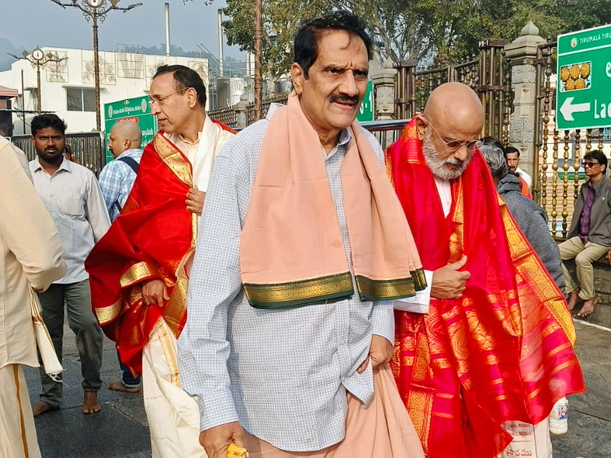 Film_20celebrities_20visit_20Lord_20Venkateswara_20Tirumala_20Photos_20_282_29.jpg 17