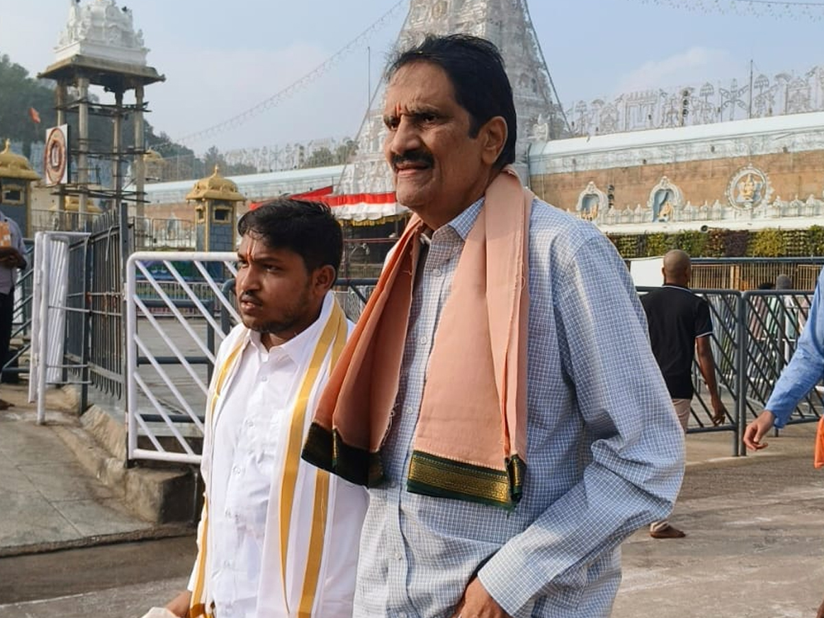 Film_20celebrities_20visit_20Lord_20Venkateswara_20Tirumala_20Photos_20_283_29.jpg 18