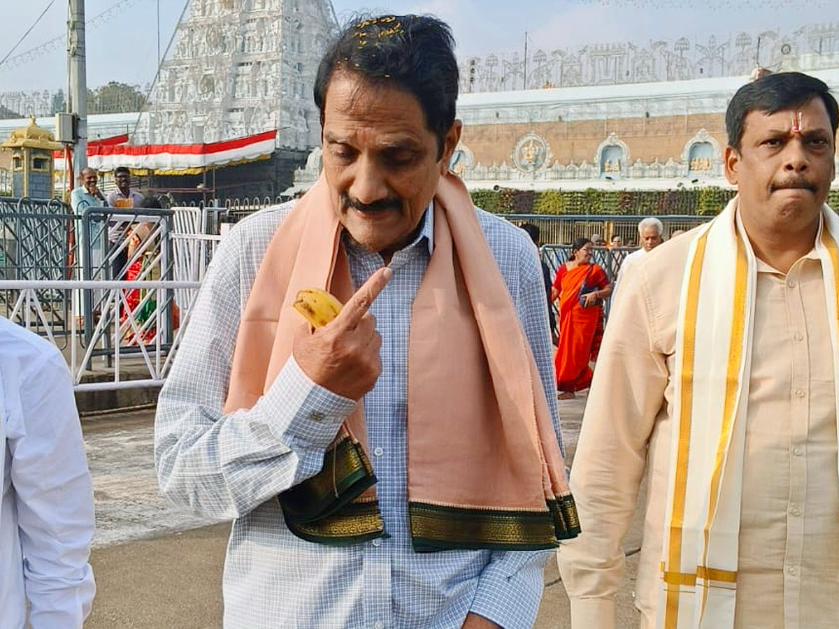 Film_20celebrities_20visit_20Lord_20Venkateswara_20Tirumala_20Photos_20_284_29.jpg 19