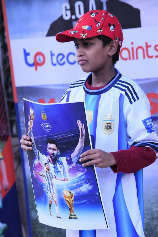 Lionel_20Messi_20Connects_20with_20Hyderabad_20Stadium_20Fans_20Photos_20_289_29.jpg 4