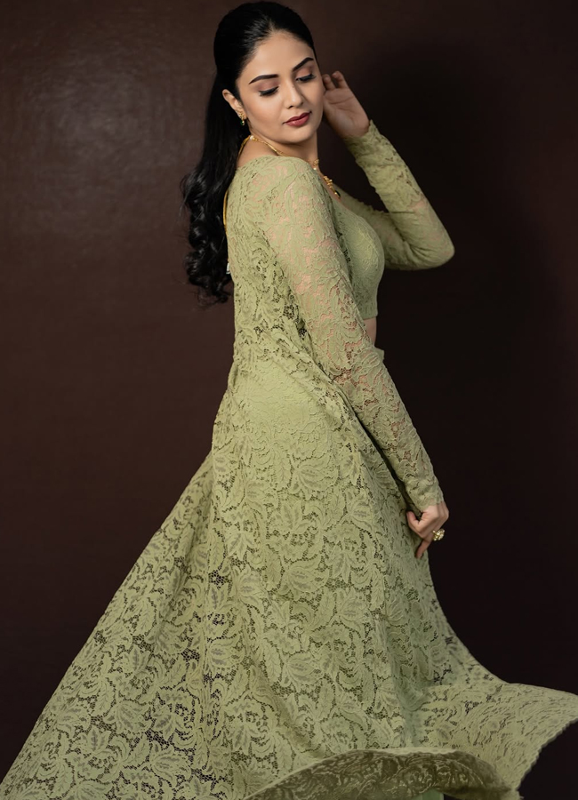 SreeMukhi3.jpg 4