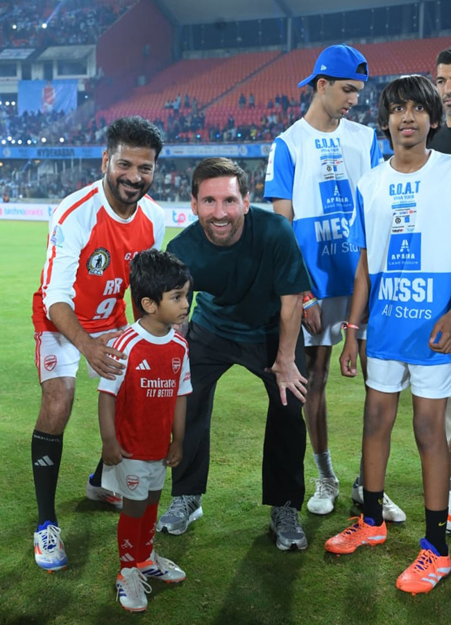 Messi_20at_20Uppal16.jpg 17
