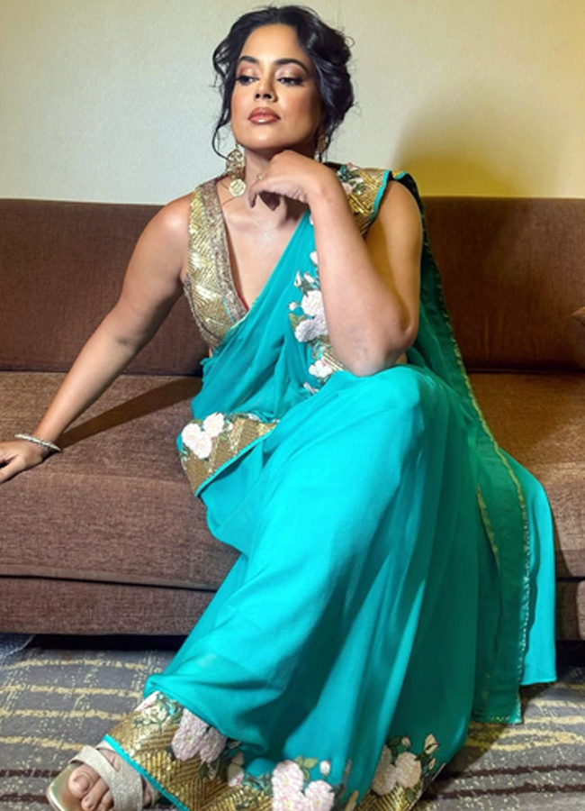 Sameera_20reddy_20birthday2.jpg 3