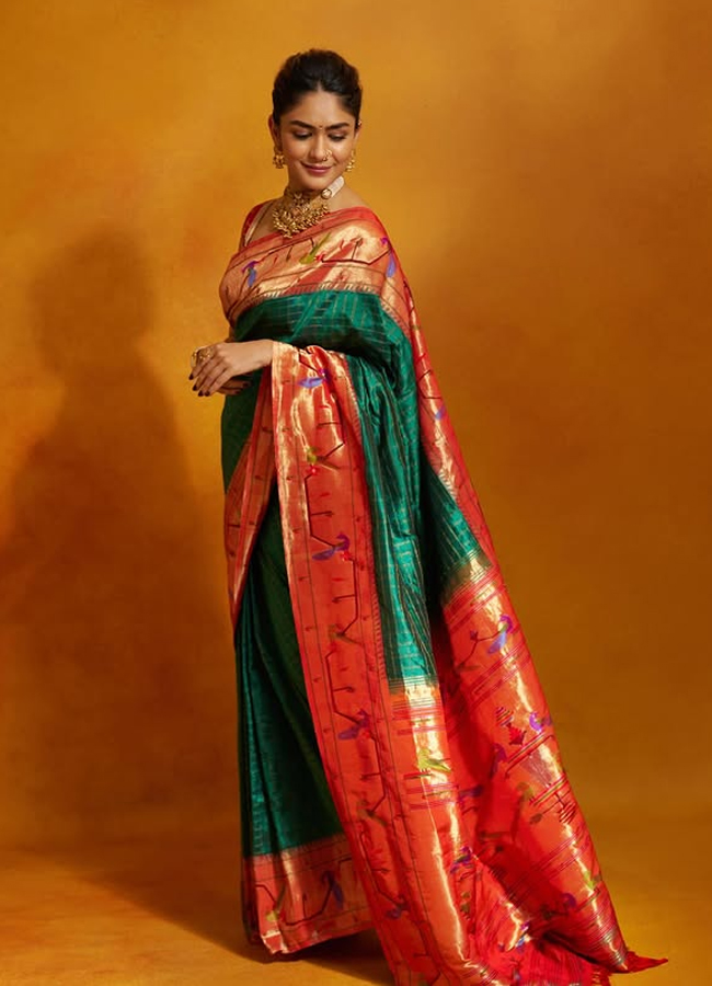 Mrunal_20thakur1.jpg 2