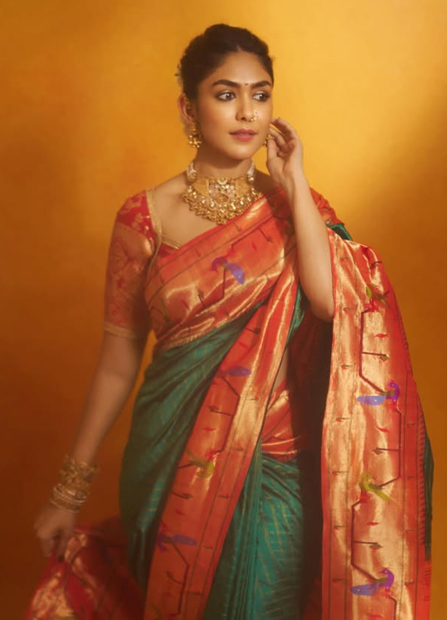 Mrunal_20thakur10.jpg 11