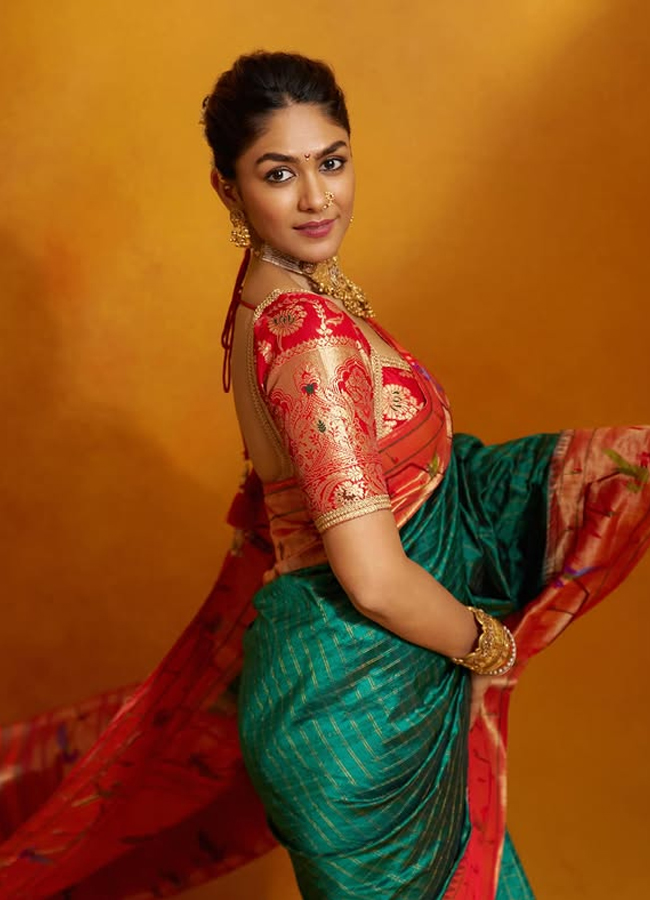 Mrunal_20thakur2.jpg 3