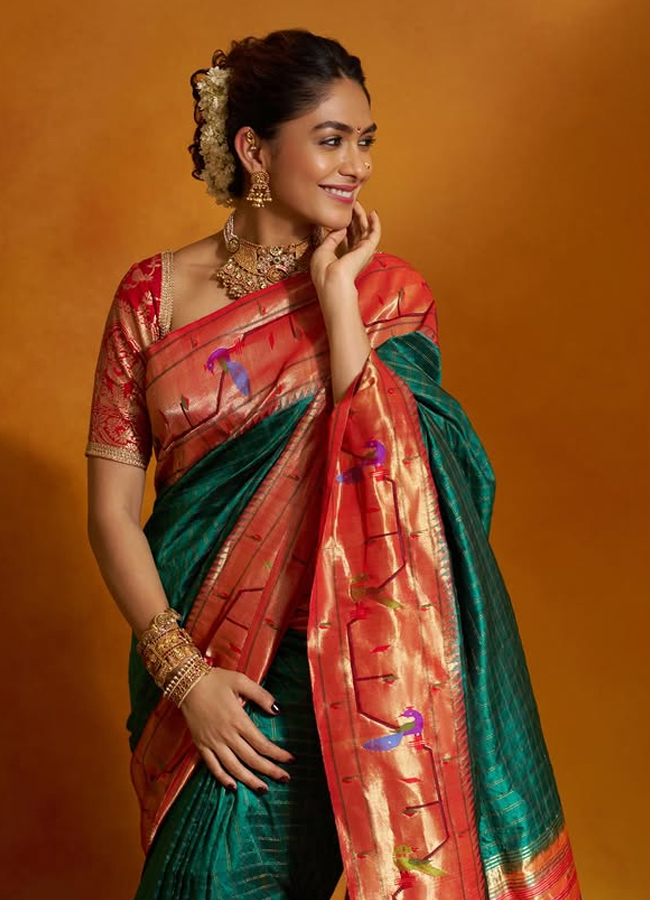 Mrunal_20thakur4.jpg 5