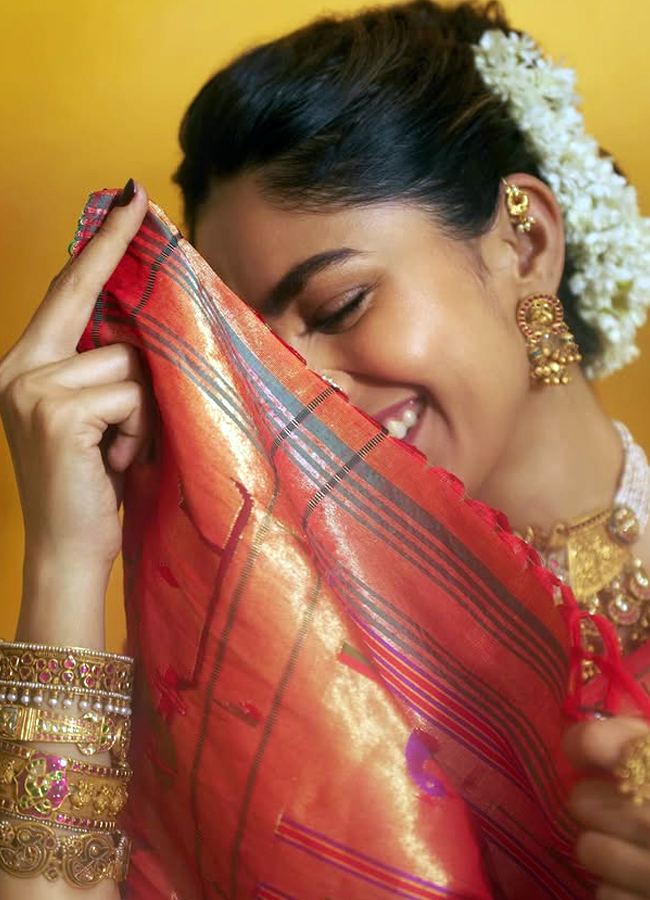 Mrunal_20thakur5.jpg 6