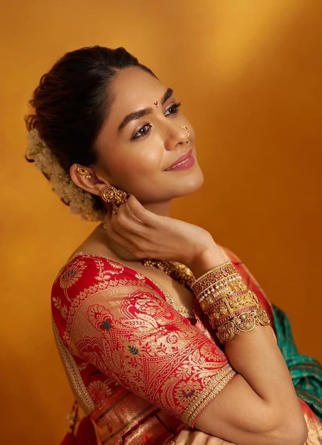 Mrunal_20thakur7.jpg 8