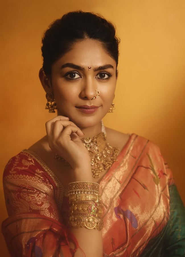 Mrunal_20thakur9.jpg 10