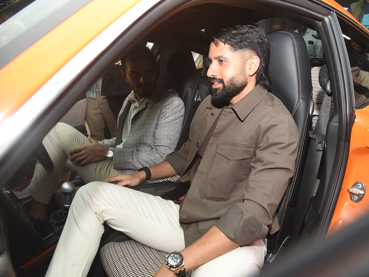 Naga_20Chaitanya_20at_20a_20luxury_20interior_20designer_20studio__20_2816_29.jpg 16