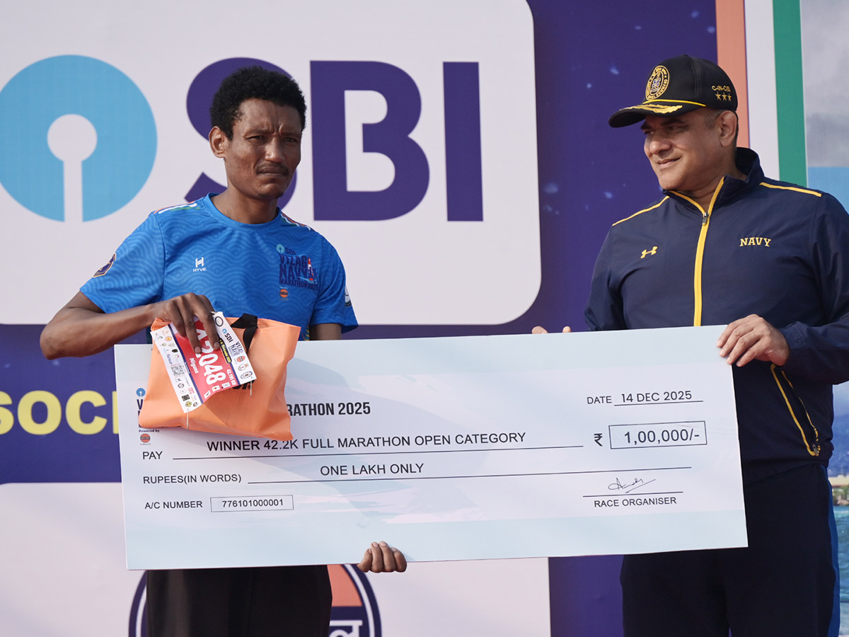 Navy_20Mera_20Dhan_2042_20K_20Run_20Rally_20At_20Visakhapatnam__20_284_29.jpg 4