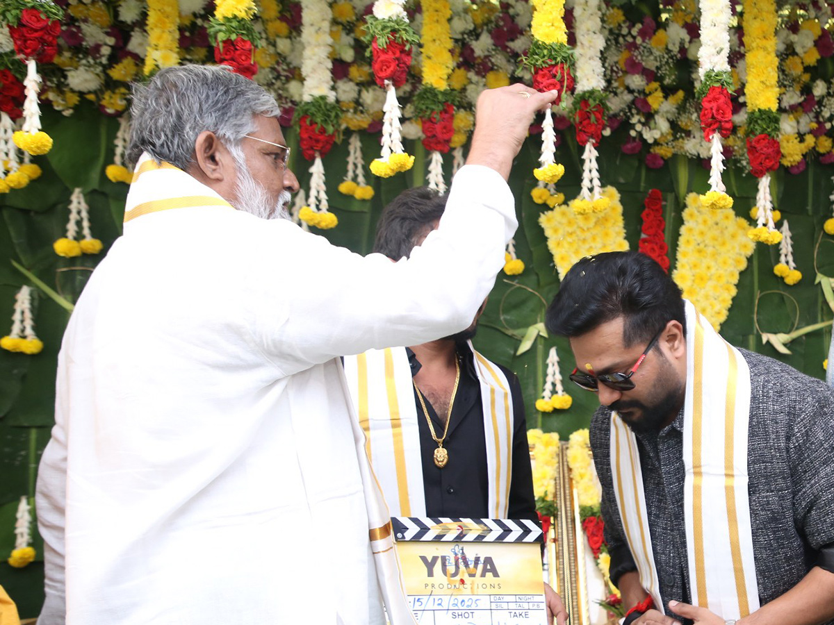 Bobby_20Simha_20New_20Movie_20Grand_20Opening_20Pooja_20Ceremony__20_2813_29.jpg 13