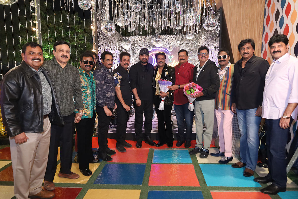 Retro_20Edition_20Style_20Theme_20Party_20and_20Fashion_20Show_20Celebrities_20Dazzle__20_2817_29.jpg 17