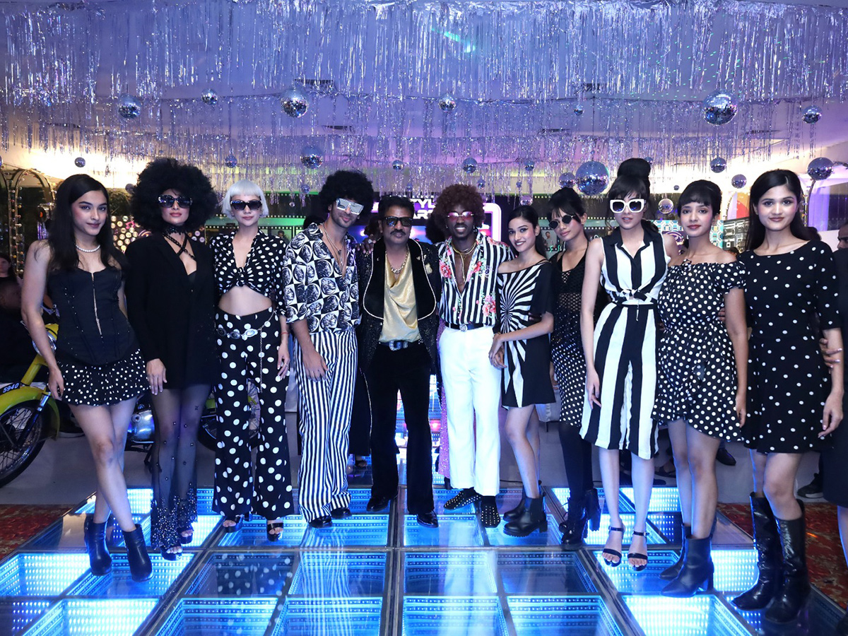 Retro_20Edition_20Style_20Theme_20Party_20and_20Fashion_20Show_20Celebrities_20Dazzle__20_2825_29.jpg 25